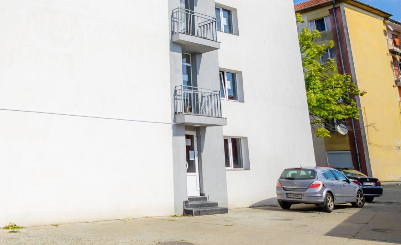 Apartament Cu O Camera Arad Extérieur photo